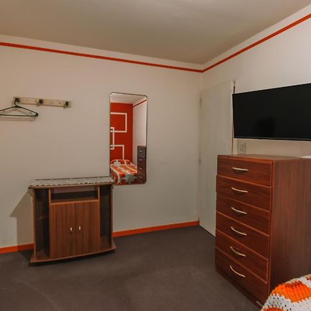 Habitaciones Mary 2 Camas Simples En Casa Compartida أوشويا المظهر الخارجي الصورة