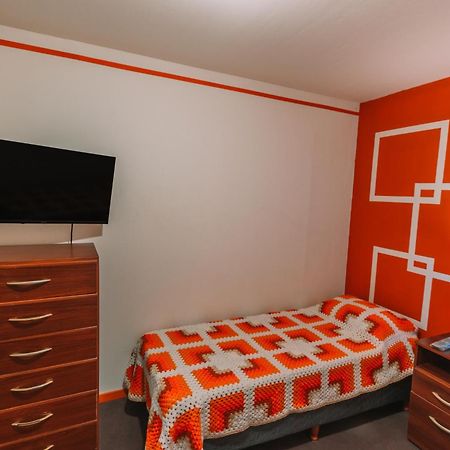 Habitaciones Mary 2 Camas Simples En Casa Compartida أوشويا المظهر الخارجي الصورة